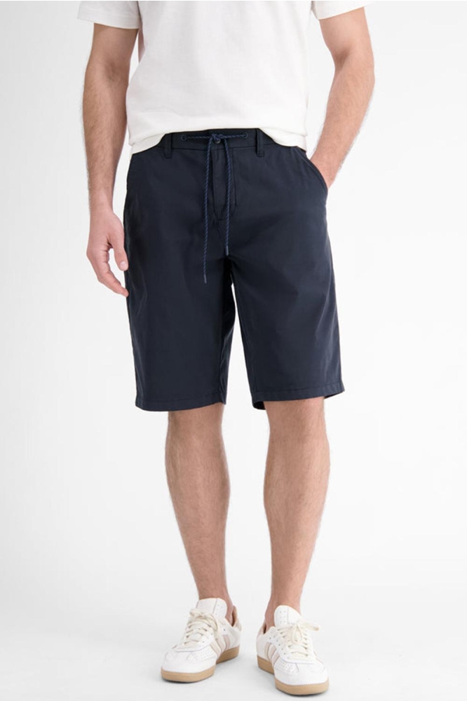 CHINO BERMUDA ULTRALICHT EN SNELDROGEND 2559230 491 BLUE NIGHT